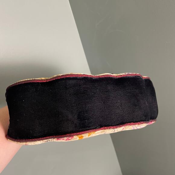 Vintage Mary Frances Beaded Velvet Clutch. - Picture 6 of 9